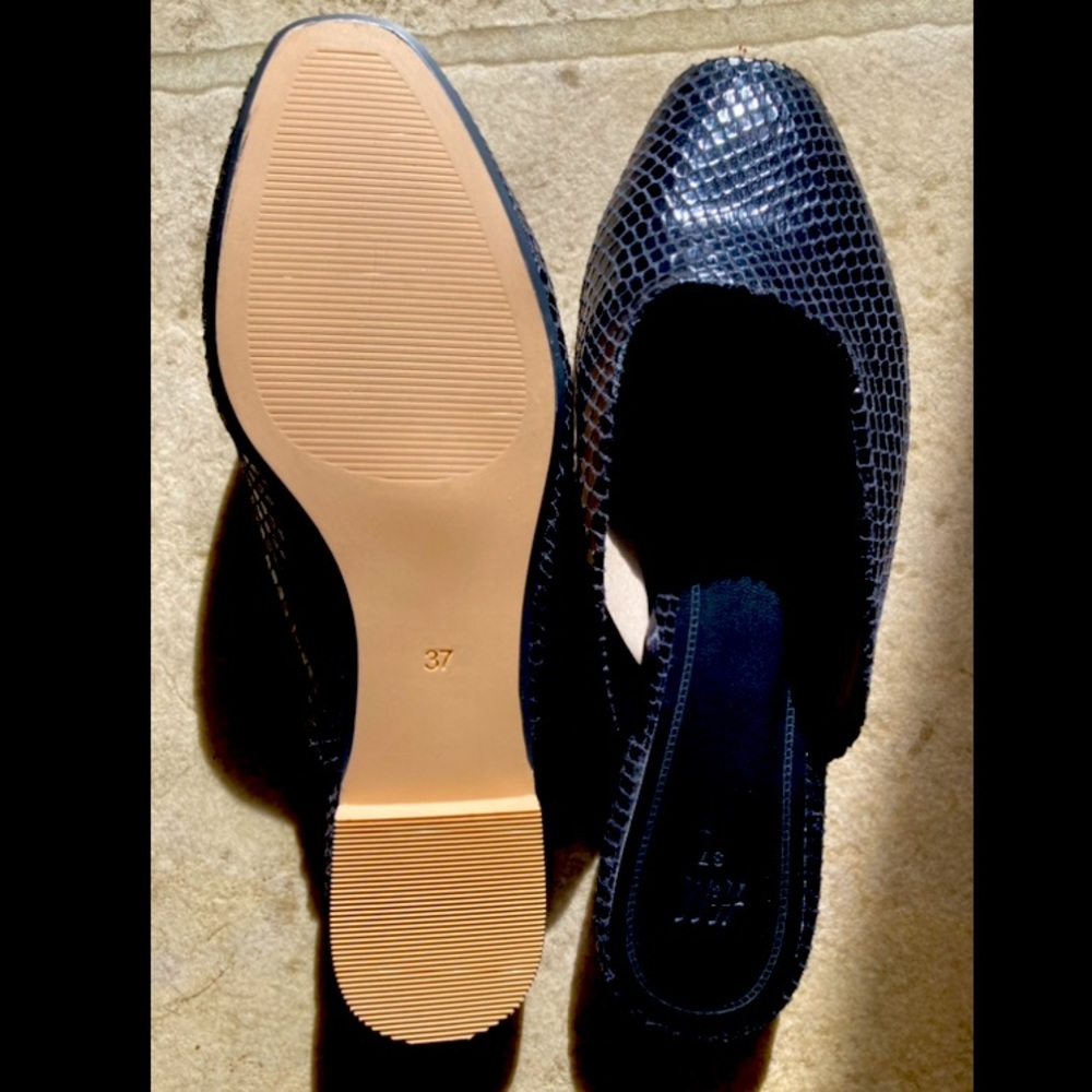 H&M Snakeskin pattern flats - Picture 2 of 3